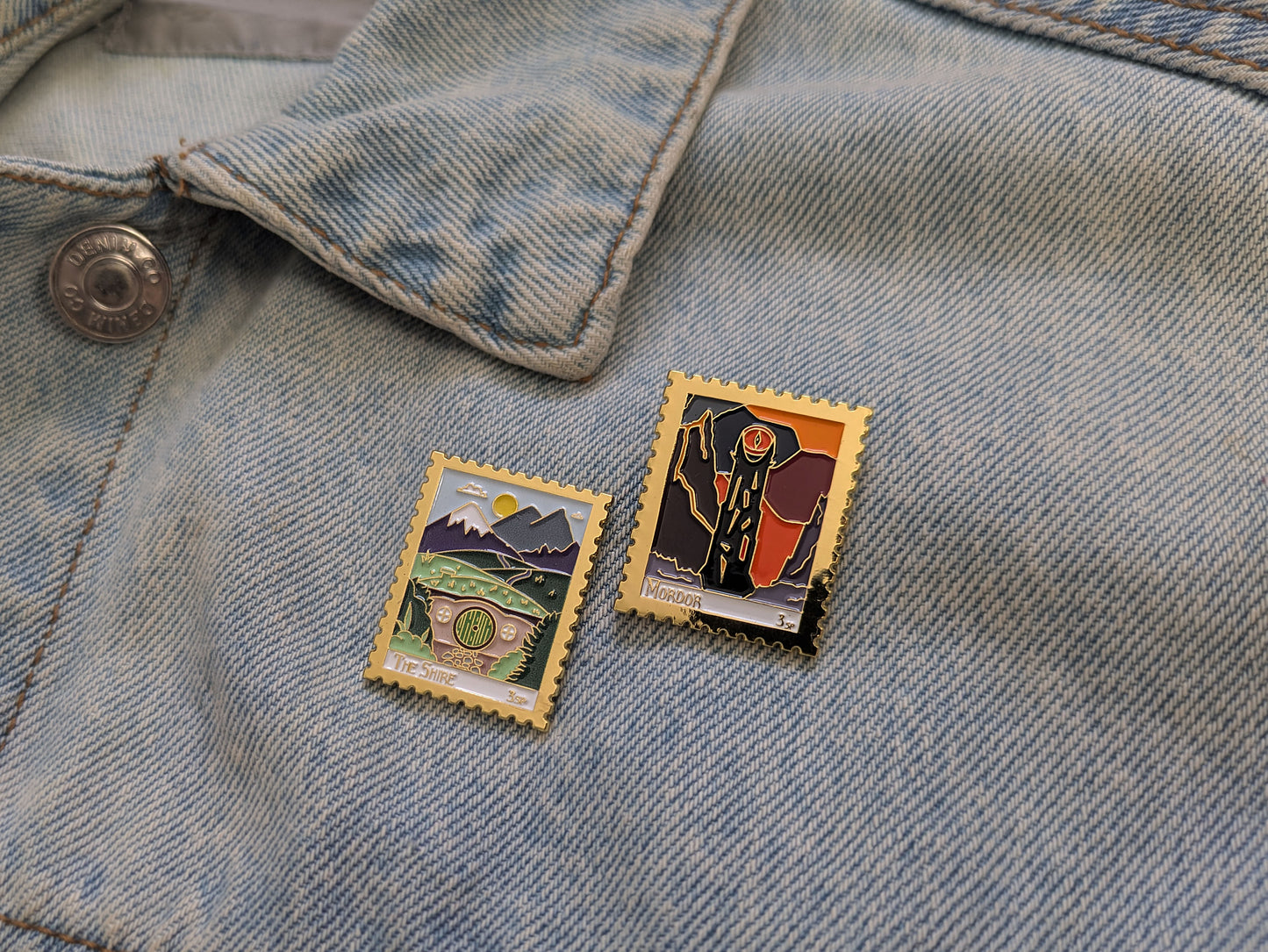 Mordor Enamel Pin - Lord of the Rings Literary Souvenir